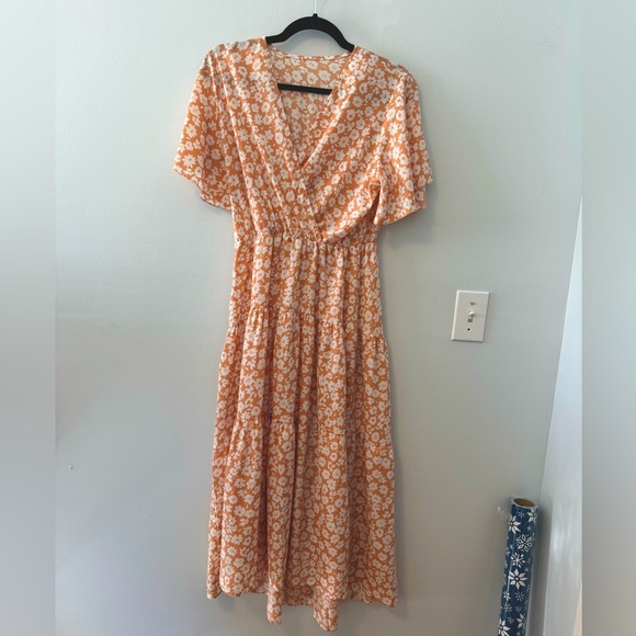 NWOT Peach Floral Tiered Midi Dress - M - Picture 4 of 12